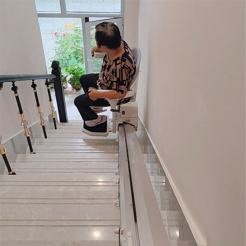 电梯家用小型爬楼机直线式楼梯老人爬楼轮椅无障碍上下楼座椅神器