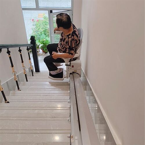电梯家用小型爬楼机直线式楼梯老人爬楼轮椅无障碍上下楼座椅神器