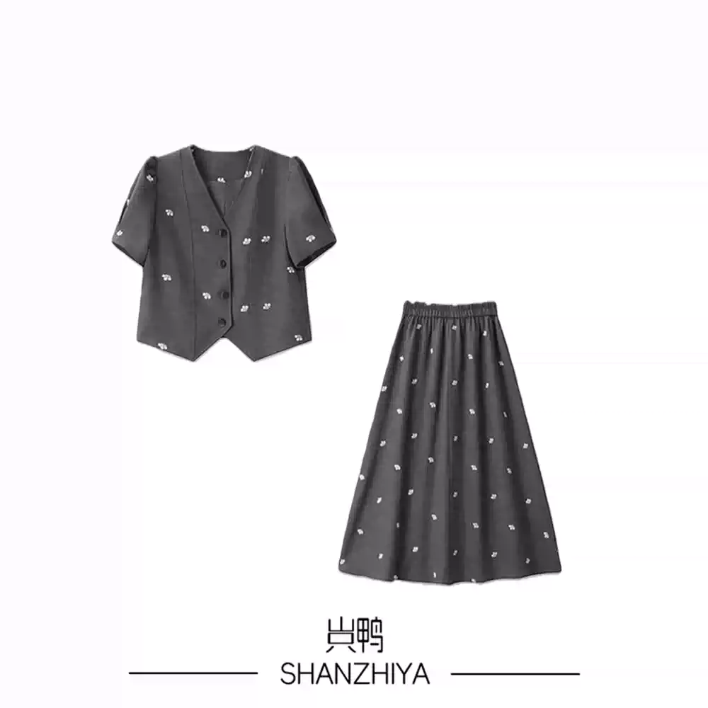 山只鸭/SZY 时髦感时尚老钱风两件套刺绣马甲上衣百褶短裙套装