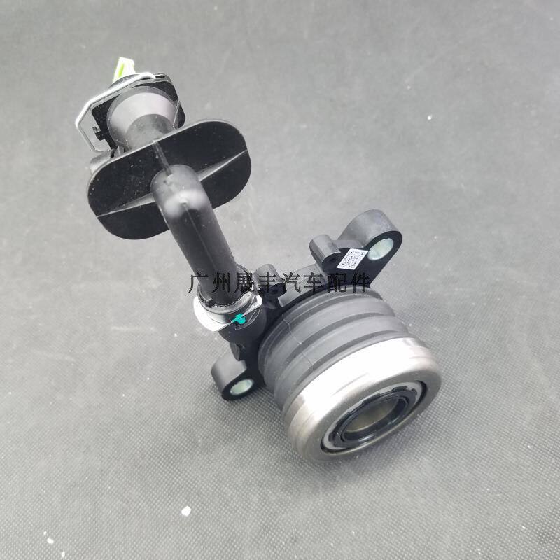 适用新阳光玛驰骐达颐达俊轩逸骊威NV200D50R50分离轴承离合分泵