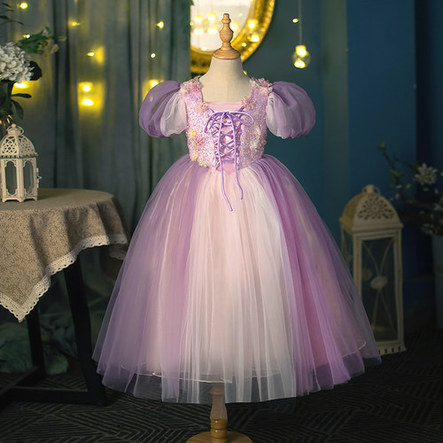 女童长发乐佩花朵公主裙