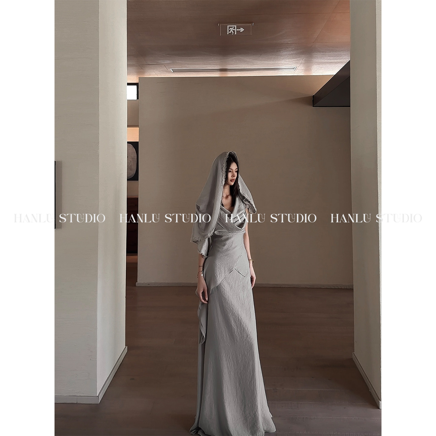 HANLU STUDIO氛围感大连帽连衣裙不规则双层荡领蕾丝拼接醋酸长裙