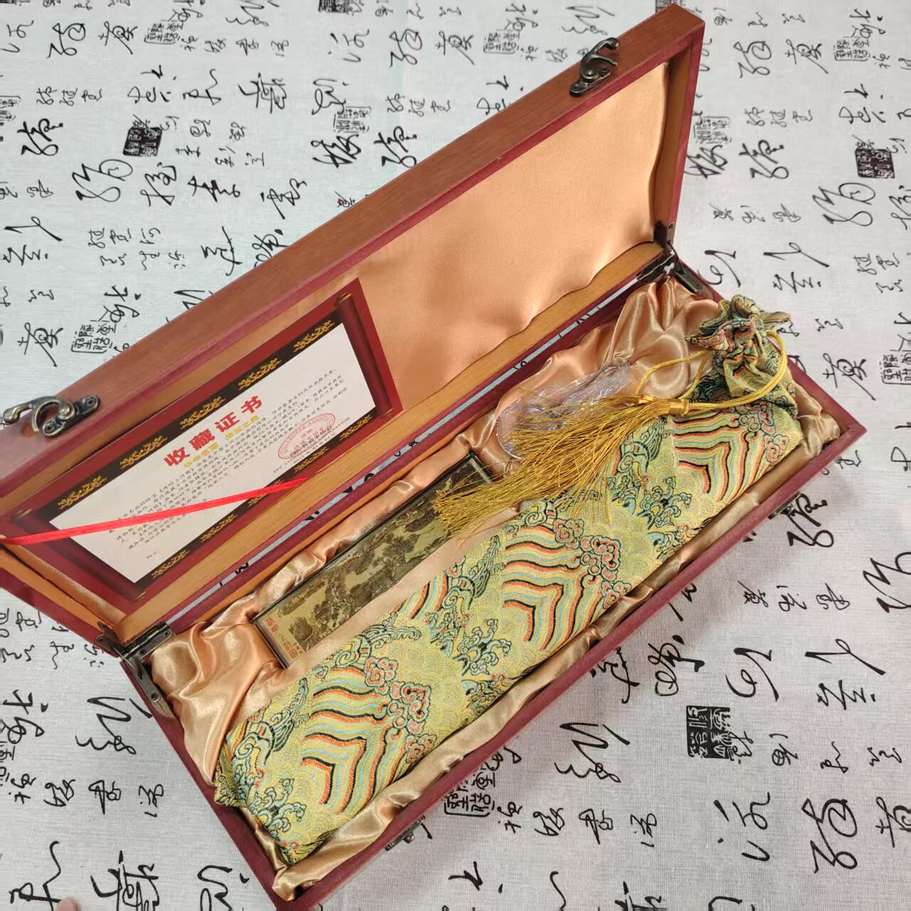 【开封文创】汴绣清明上河图绣娘纯手绣宋朝礼物万岁山旅游纪念