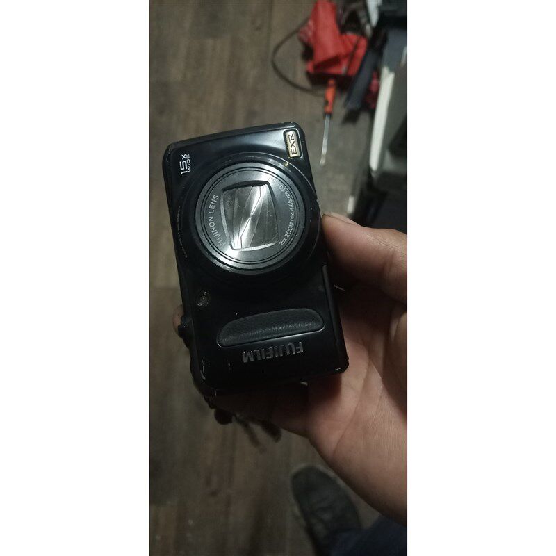 富士F305EXR,正常,成色如图,配备充电器一个SD卡4G