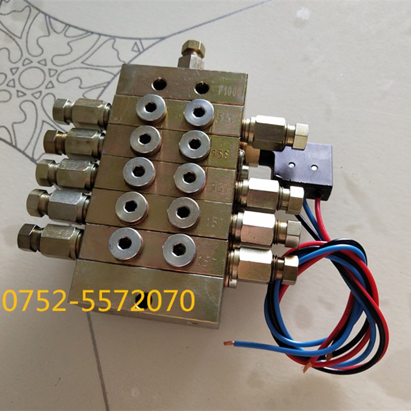 三一/中联搅拌机黄油润滑油4/6/8孔泵车递进式分配器一进九出