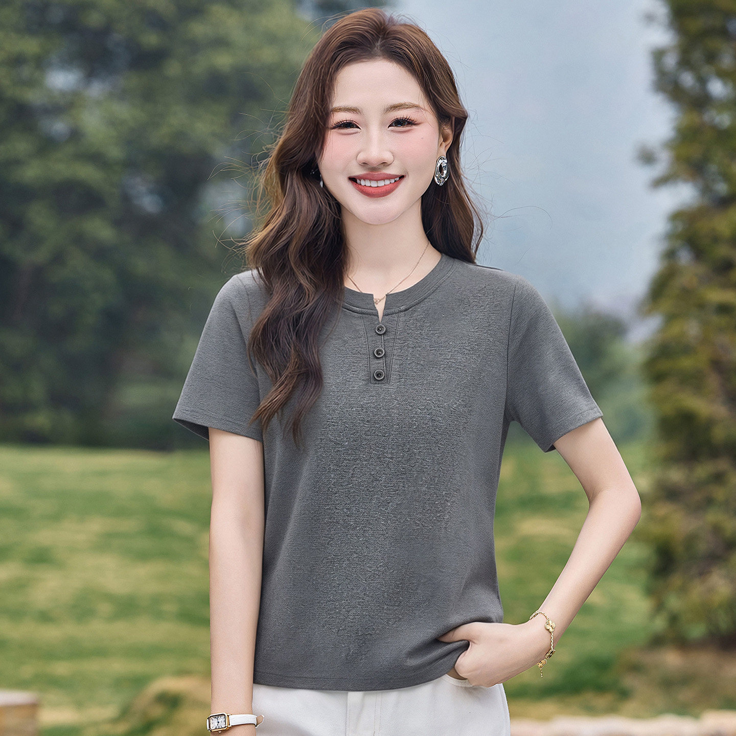 夏季灰色短袖t恤女今年流行爆款纯色半袖短款体恤正肩女士v领上衣