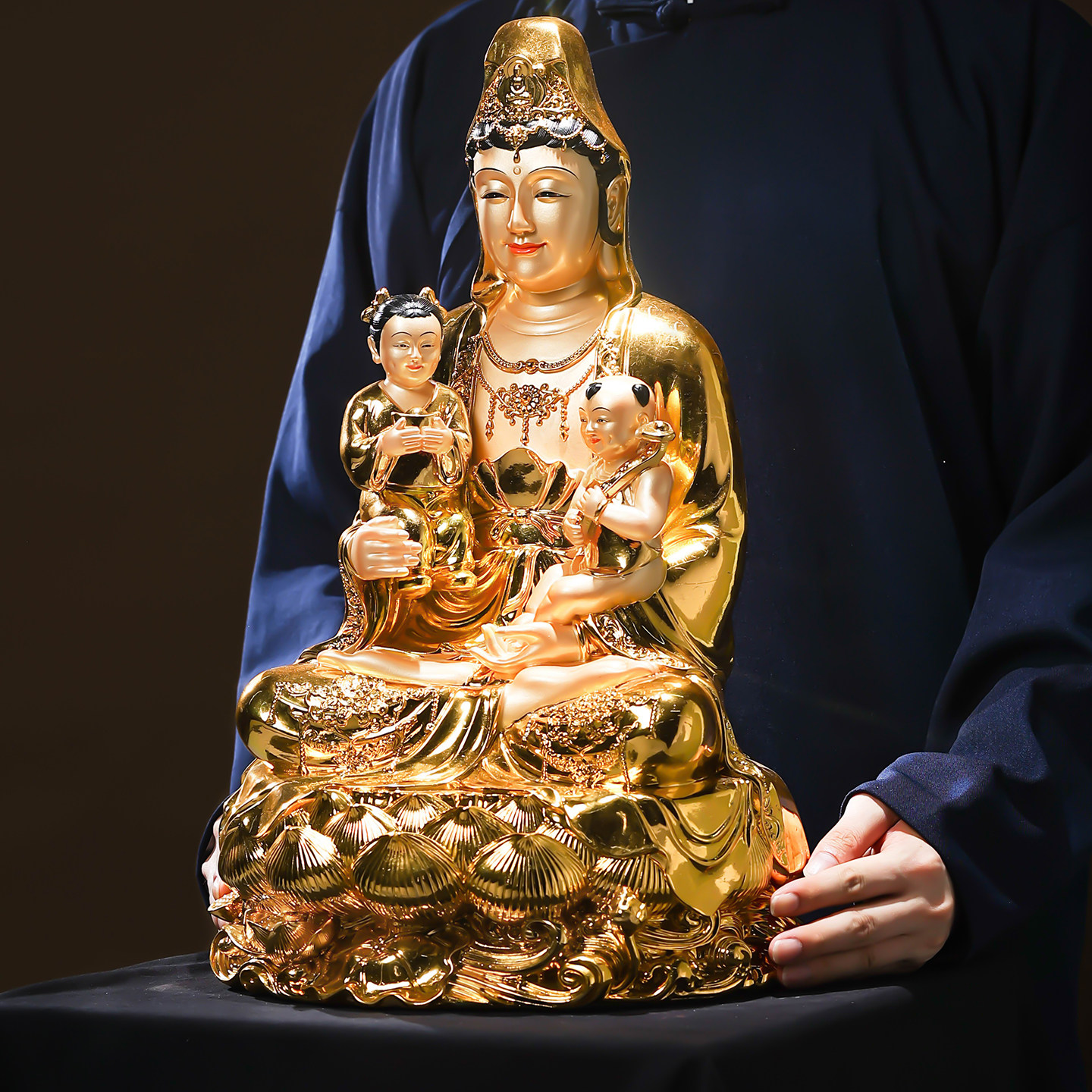 台湾贴金送子观音供奉摆件观世音菩萨金身像送子娘娘双胞胎男女孩