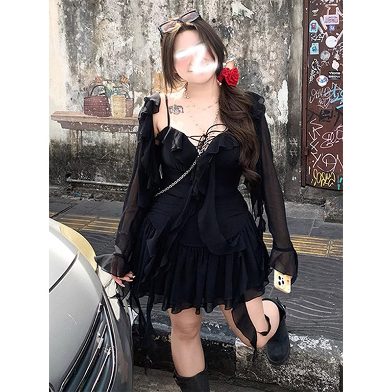 纯欲荷叶边雪纺小黑裙短裙女夏季2025新款防晒开衫吊带连衣裙套装