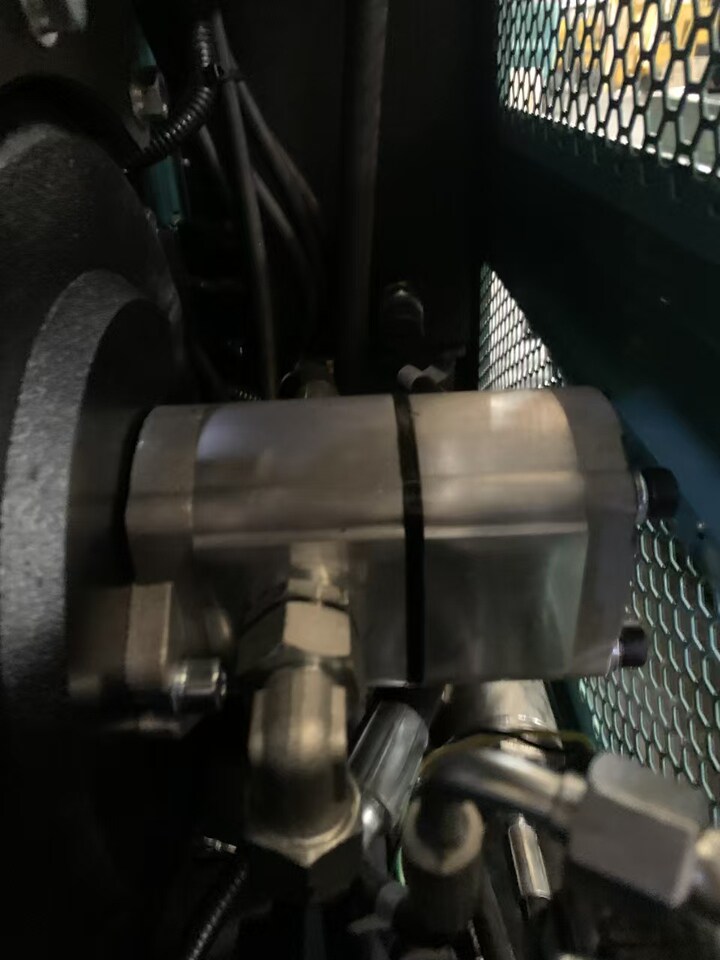 3月23日临沂全新未使用R328小型履带挖掘机网络拍卖公告