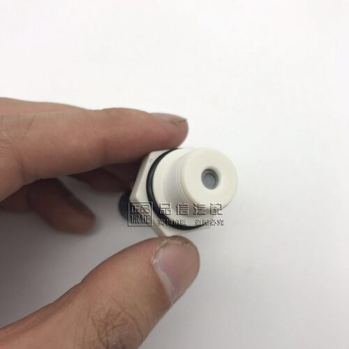 适用于爱唯欧1.4 新赛欧1.4气门室盖单向阀曲轴箱通风阀废气阀