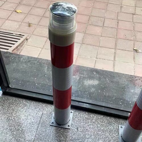 1216新太阳能防护插圆柱栏杆警示灯围墙信号灯交通救援施工爆闪灯
