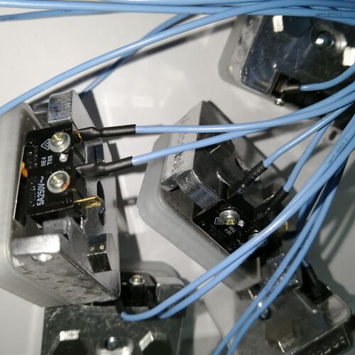 JE30R401/抱具检知夹片含微动开关夹片组带检知40*35原装配件