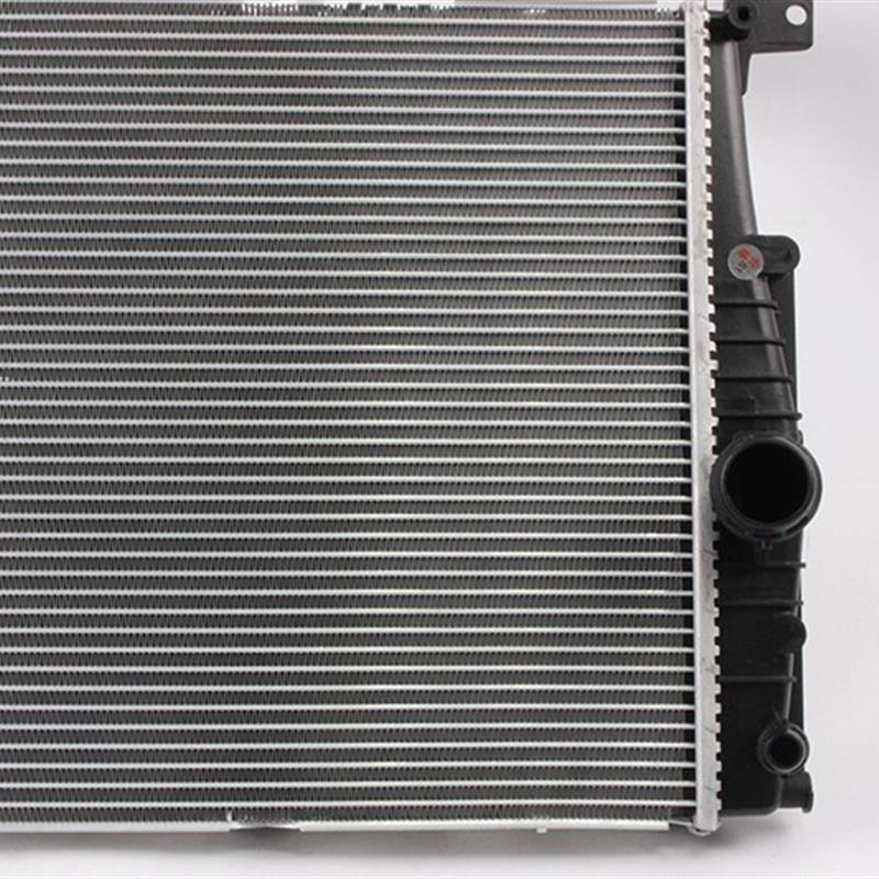 适用于宝马3系F35水箱散热器316散热网318冷320凝323器325I328I33
