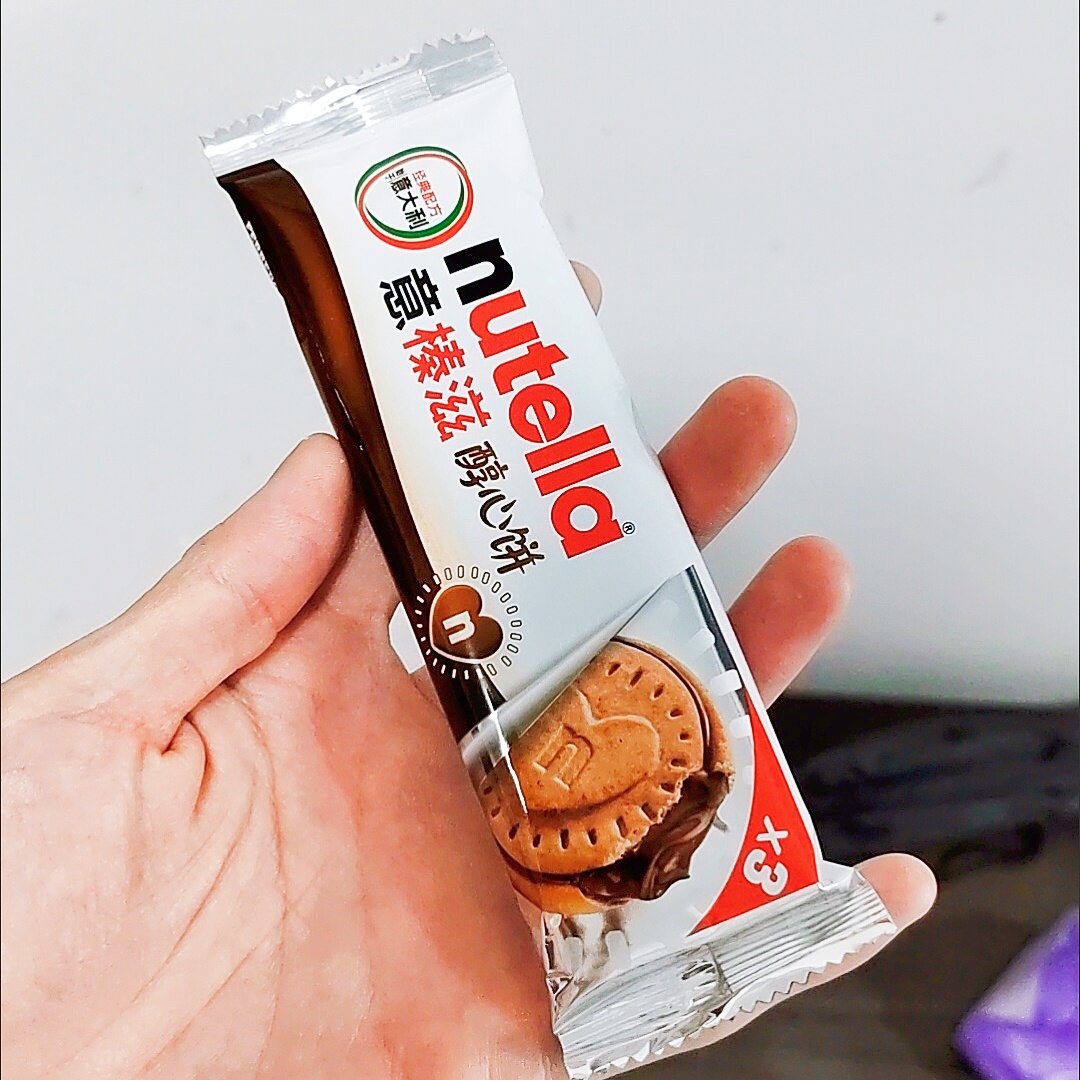 费列罗意榛滋榛果可可调味酱夹心爱心饼干下午茶点心休闲小吃酥脆