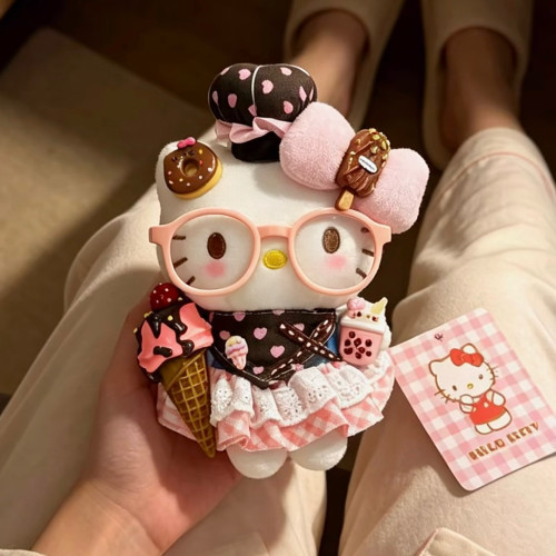 三丽鸥凯蒂猫黑巧冰淇淋公仔挂件