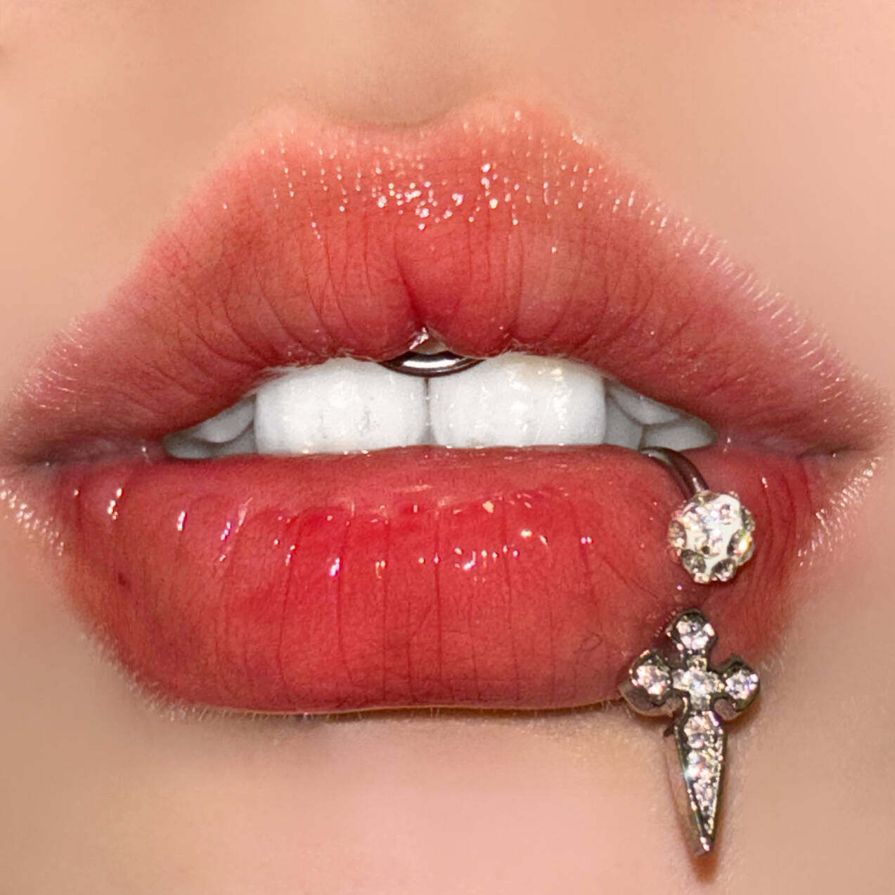 爆闪泥巴球唇环结十字架唇饰不锈钢外牙.锆石耳骨环马蹄环,饰品/流行首饰/时尚饰品新,唇环/唇钉,淘宝优惠券,粉丝福利购,淘宝优惠卷