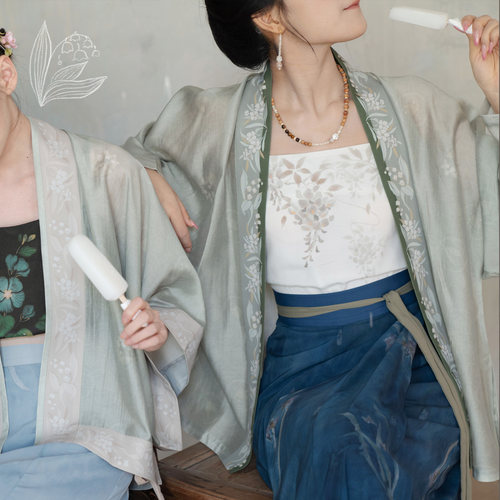 是可爱的铃兰花汉服！