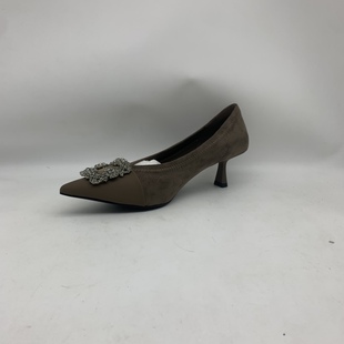 款 货号1966 35码 播间为准 播 式 品牌鞋 撤柜孤品 一双 码 鞋