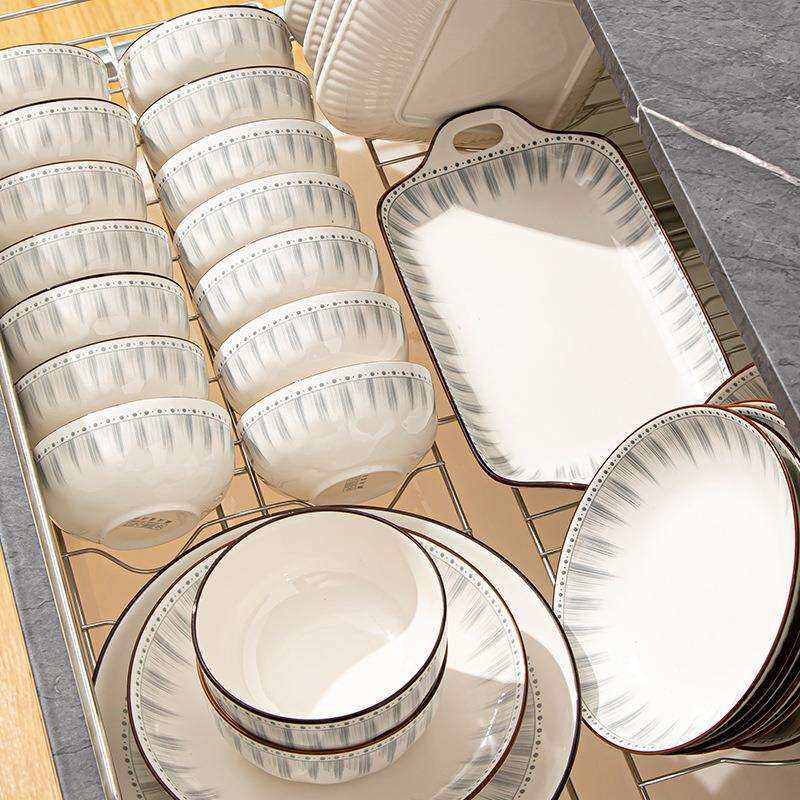 简约陶瓷碗碗盘子组合家用釉下彩碗碟套装陶瓷餐具碗碟盘砂锅