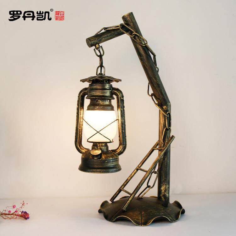 复古装饰台灯 创意客厅卧室铁艺台灯老式煤油灯经典马灯书房台灯