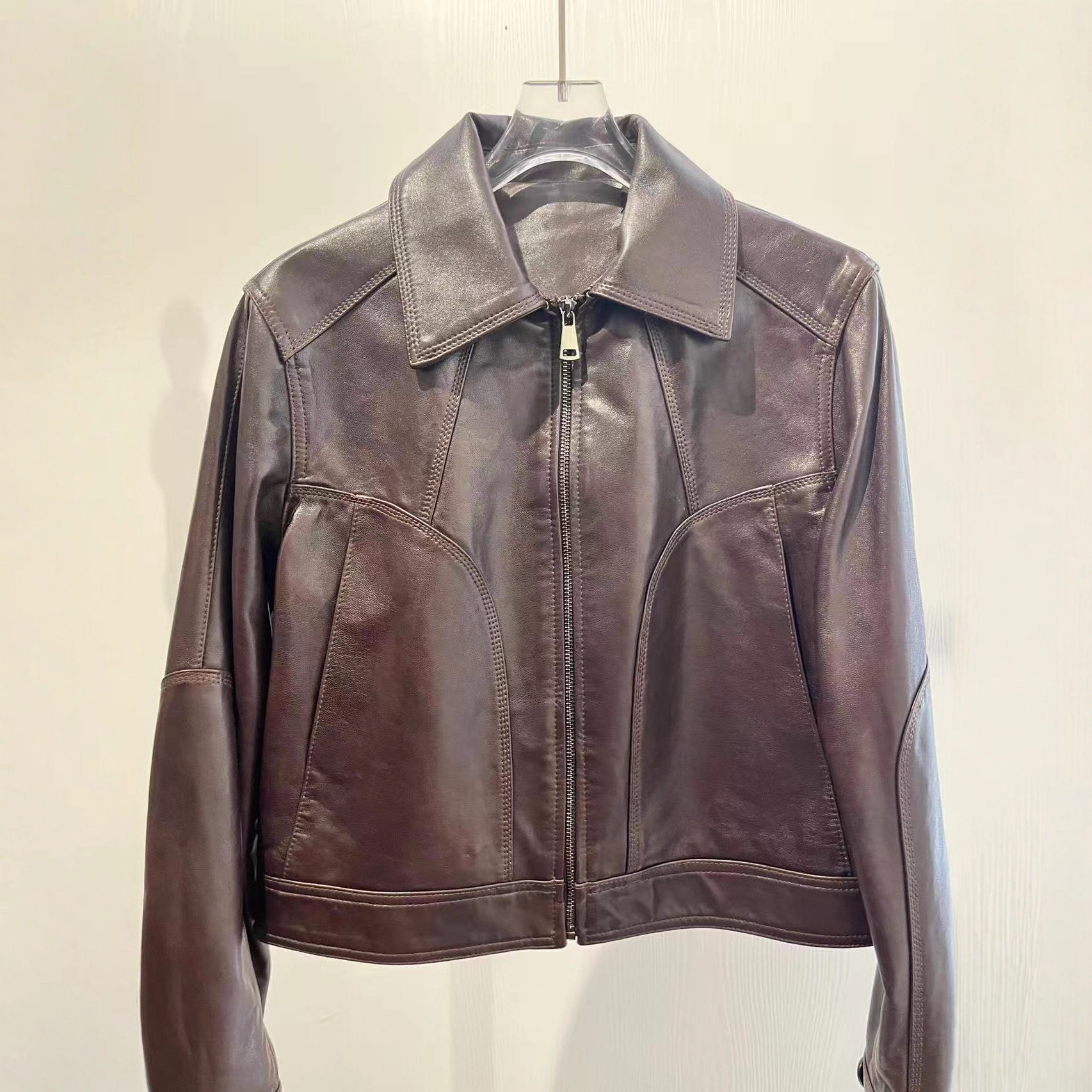 秋季高级感翻领皮衣夹克绵羊皮植鞣女款潮流小短款休闲机车外套