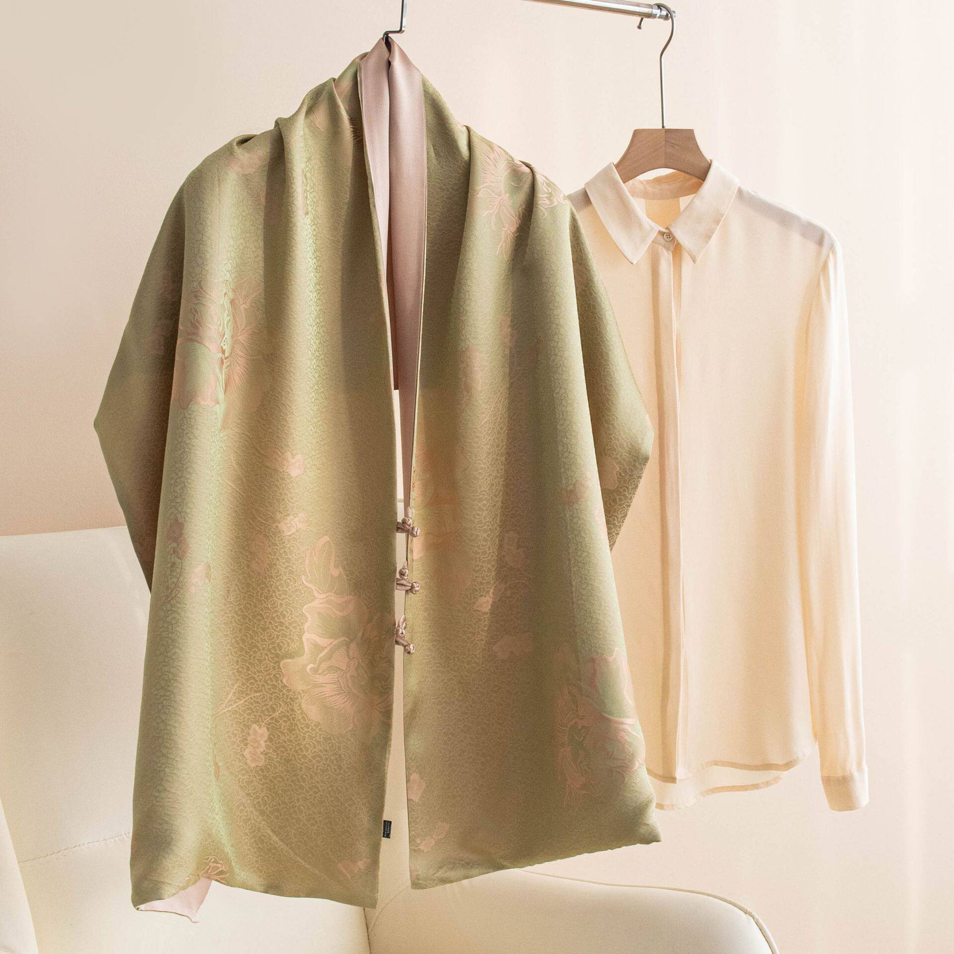 中国风印花桑蚕丝丝巾旗袍大披肩外搭女春夏季送妈妈婆婆礼品