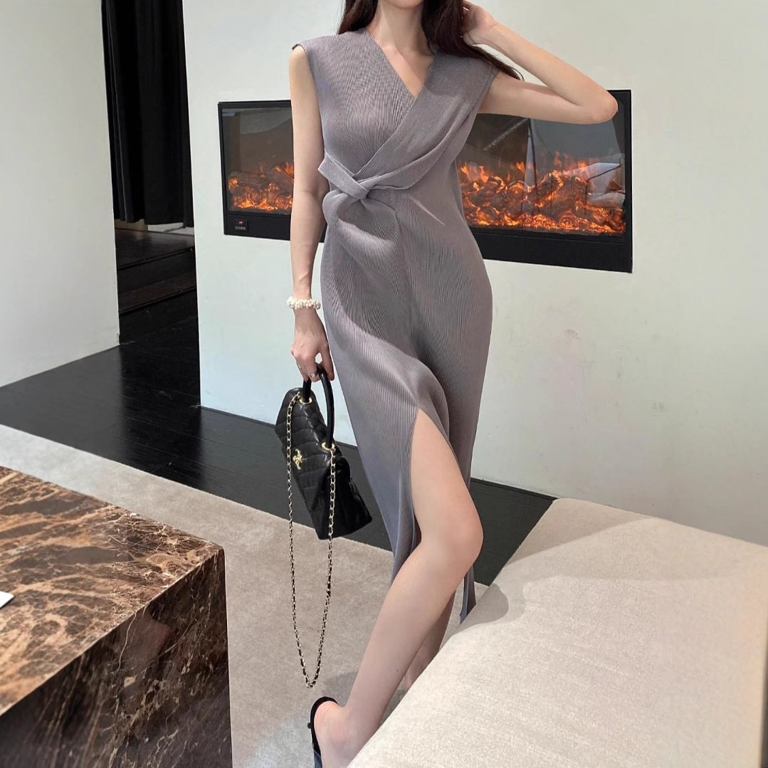 法式V领礼服裙女2025夏季显瘦夏宽松名媛小众设计感惊艳褶皱裙子
