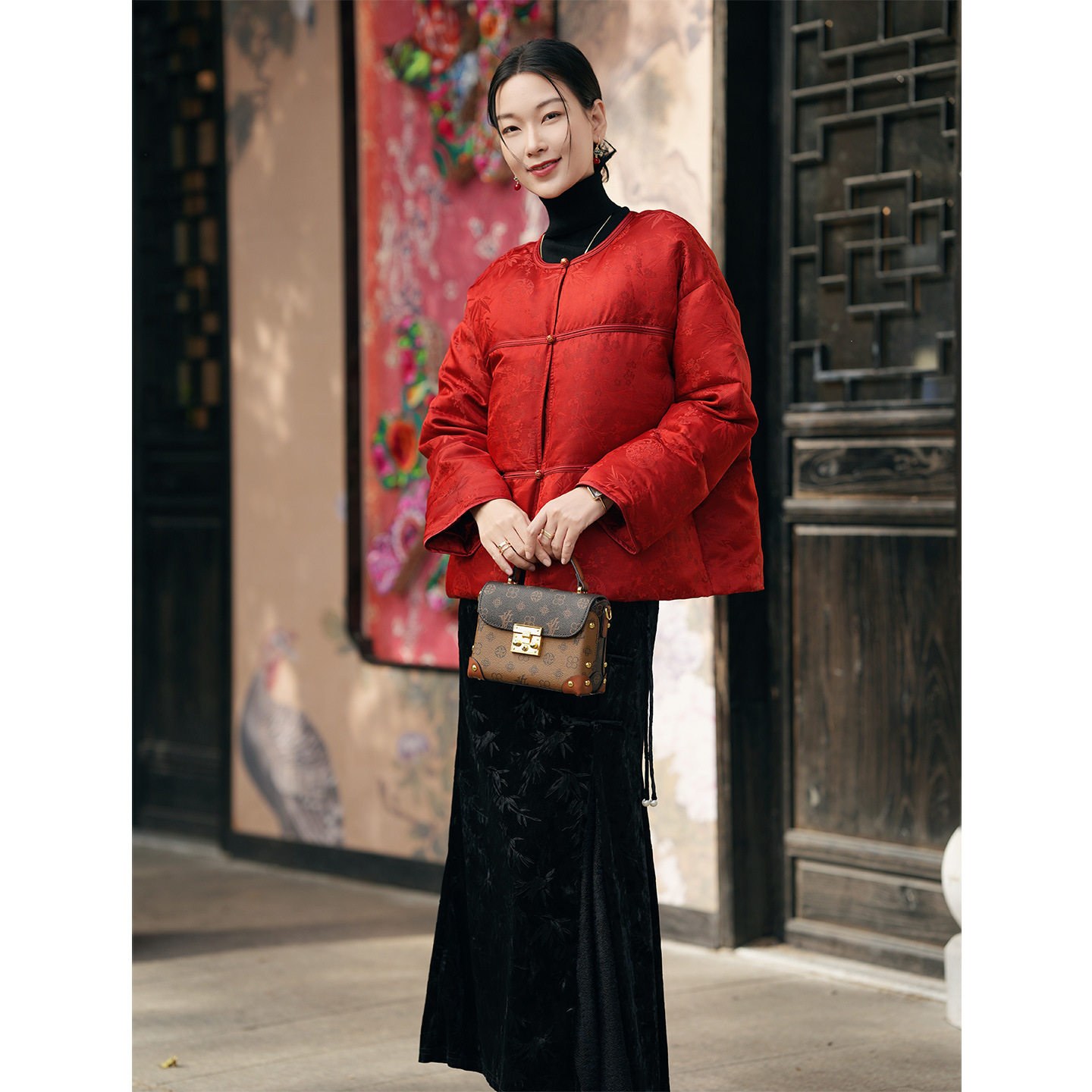 新年红色战袍新中式桑蚕丝90白鹅绒短款羽绒服巨好看2025冬季新款