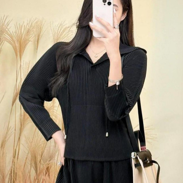 日系褶皱宽松连帽卫衣休闲秋冬2025新款纯色显瘦慵懒风套头上衣女