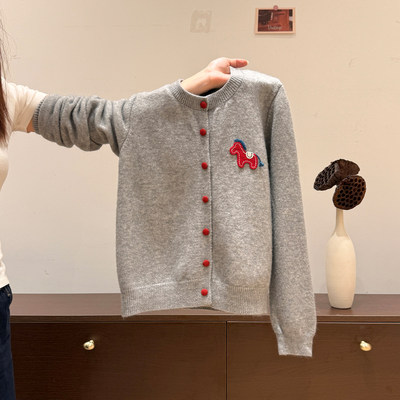 夏珍新年穿搭小马圆领开