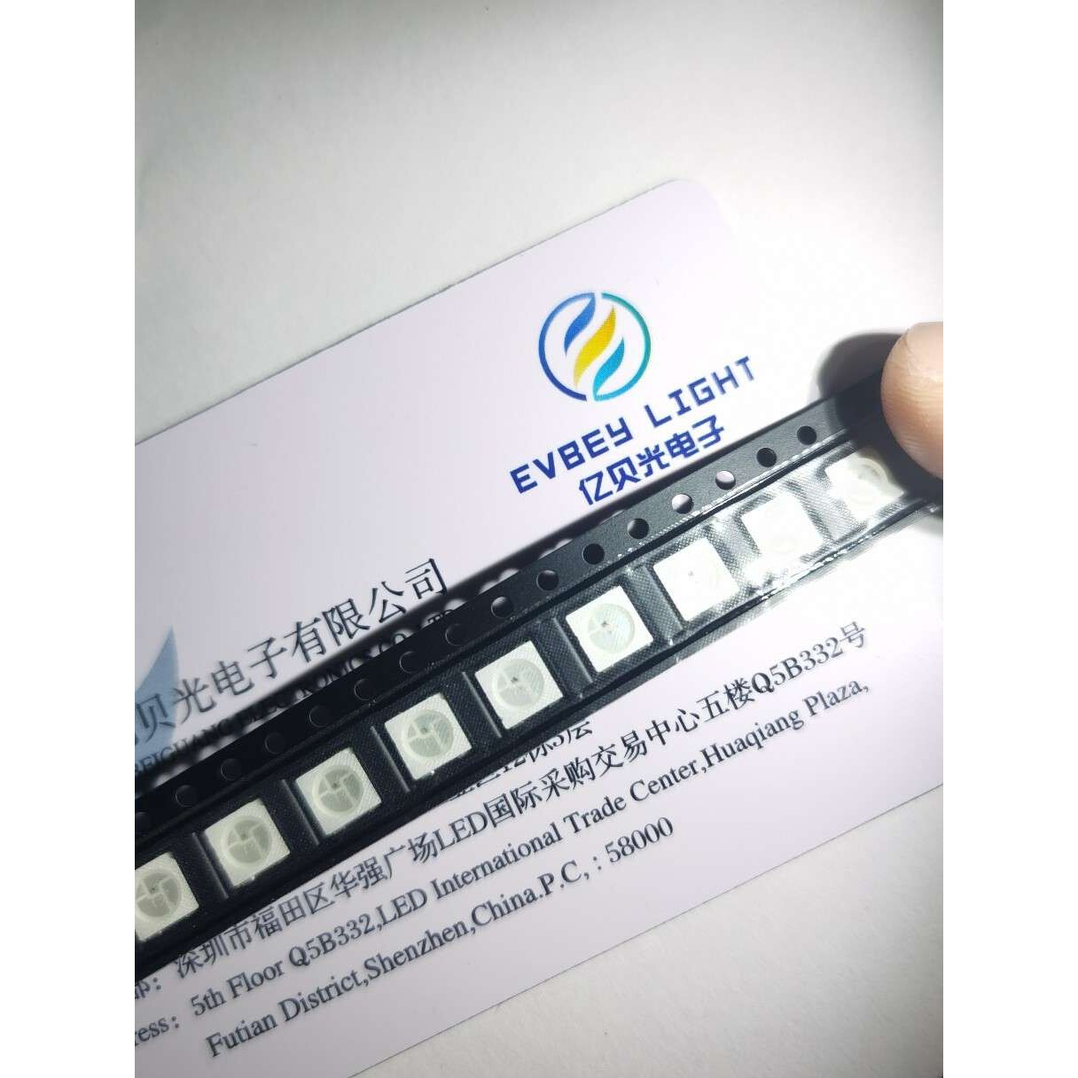 贴片5050幻彩led灯珠5V四脚内置IC单点单控WS2812B七彩发光二极管