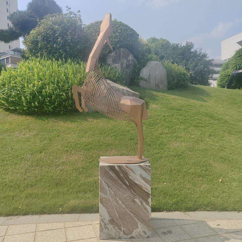 户外不锈钢雕塑抬头鹿大型摆件轻奢公园景观艺术品软装装饰工艺品