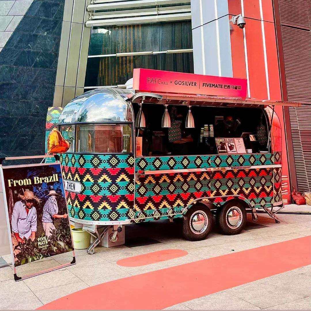 商业街头吸引人流大型四轮商用汽车街边景区营地移动售卖美食车