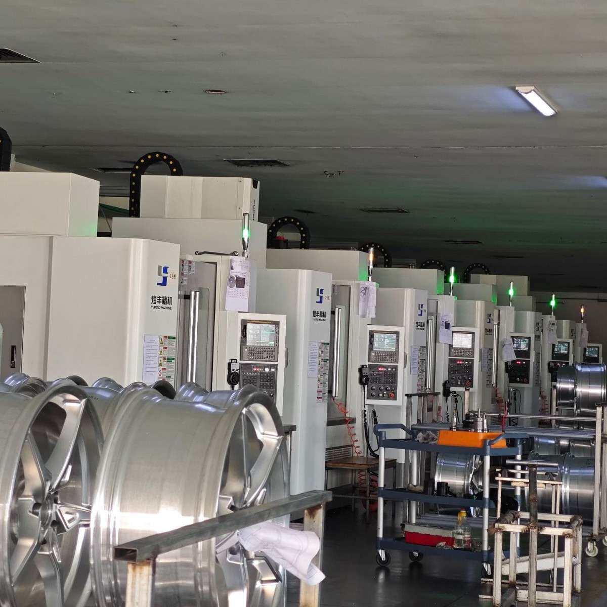 万吨锻造轮毂工厂OEM/ODM出口20年17 18 19 20 21寸轮毂齐平数据
