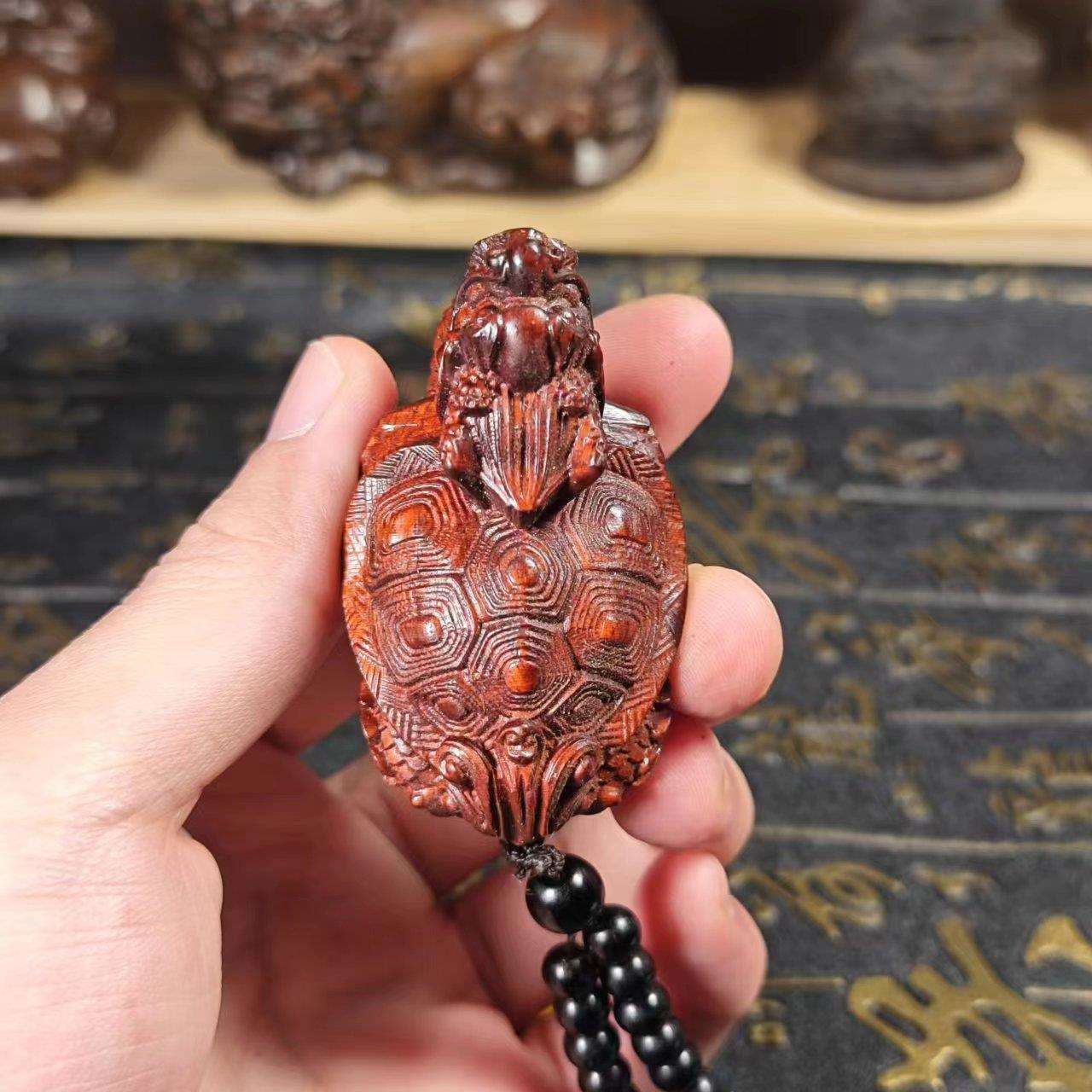 6公分小叶紫檀木雕手把件玄武龙龟文玩盘玩乌龟玄武摆件车摆件