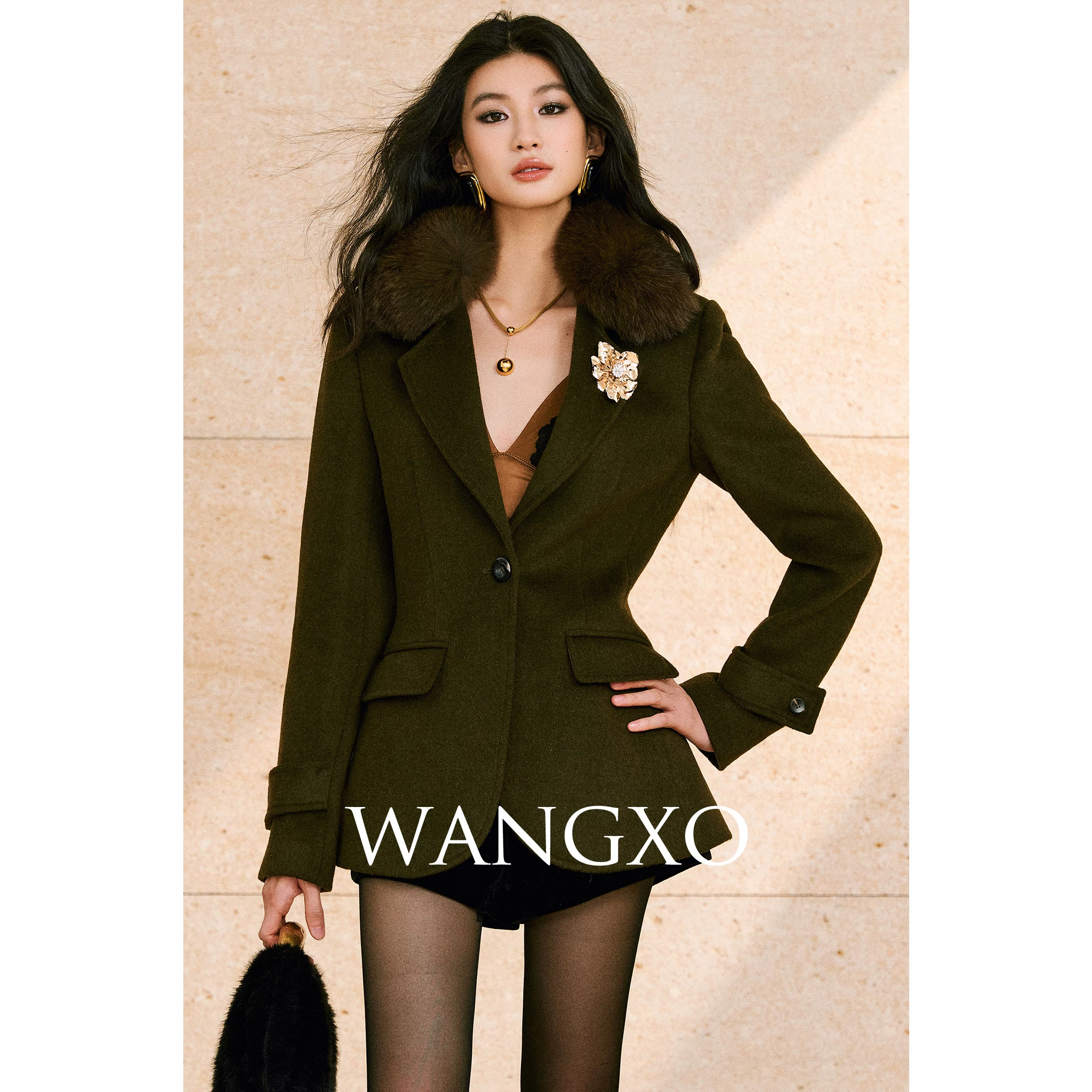 WANGXO|定织进口羊毛毛呢|芬兰狐狸毛领金属胸针收腰西装外套