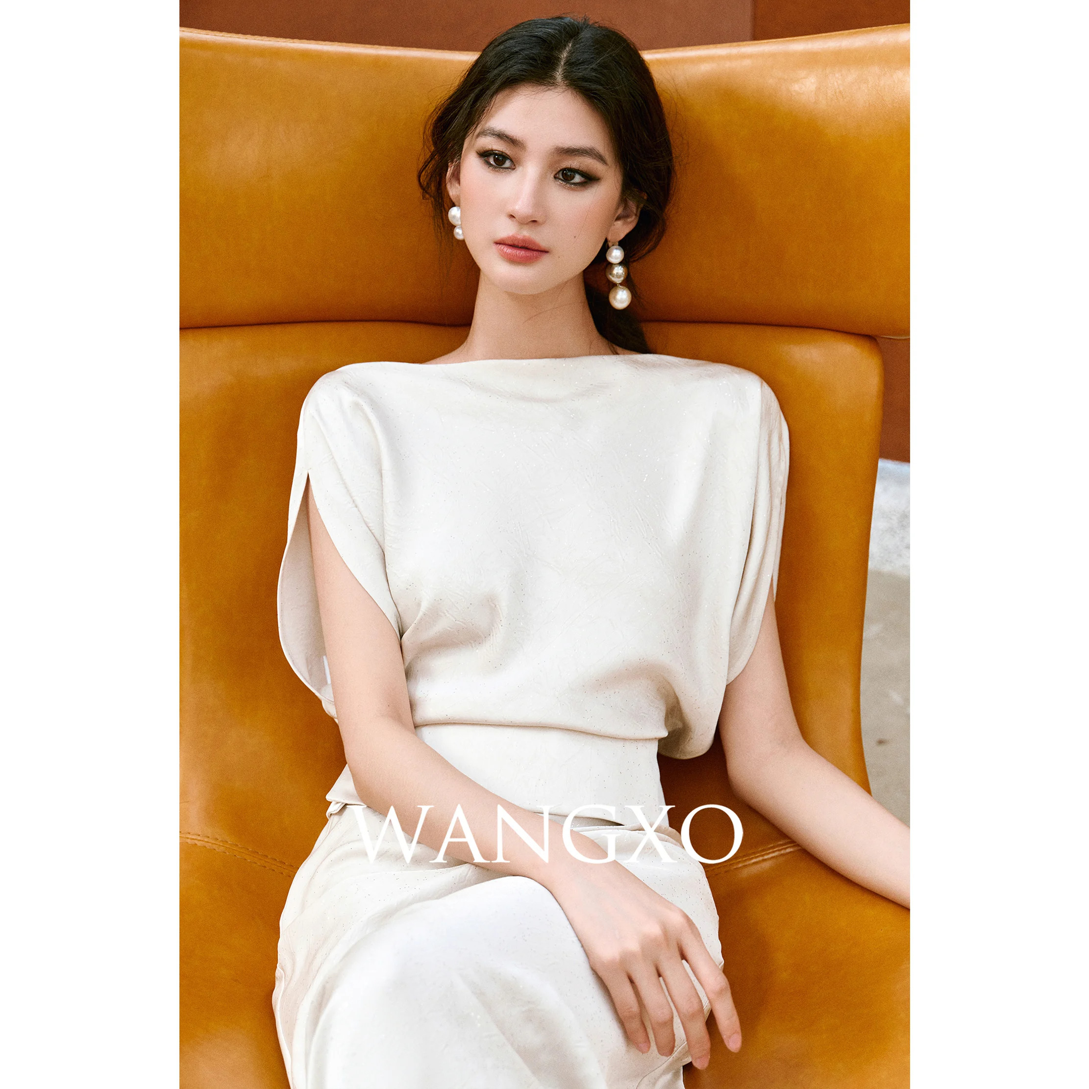 WANGXO｜星点撒银抓皱双面缎｜静奢风一字领上衣＆斜裁鱼尾裙套装