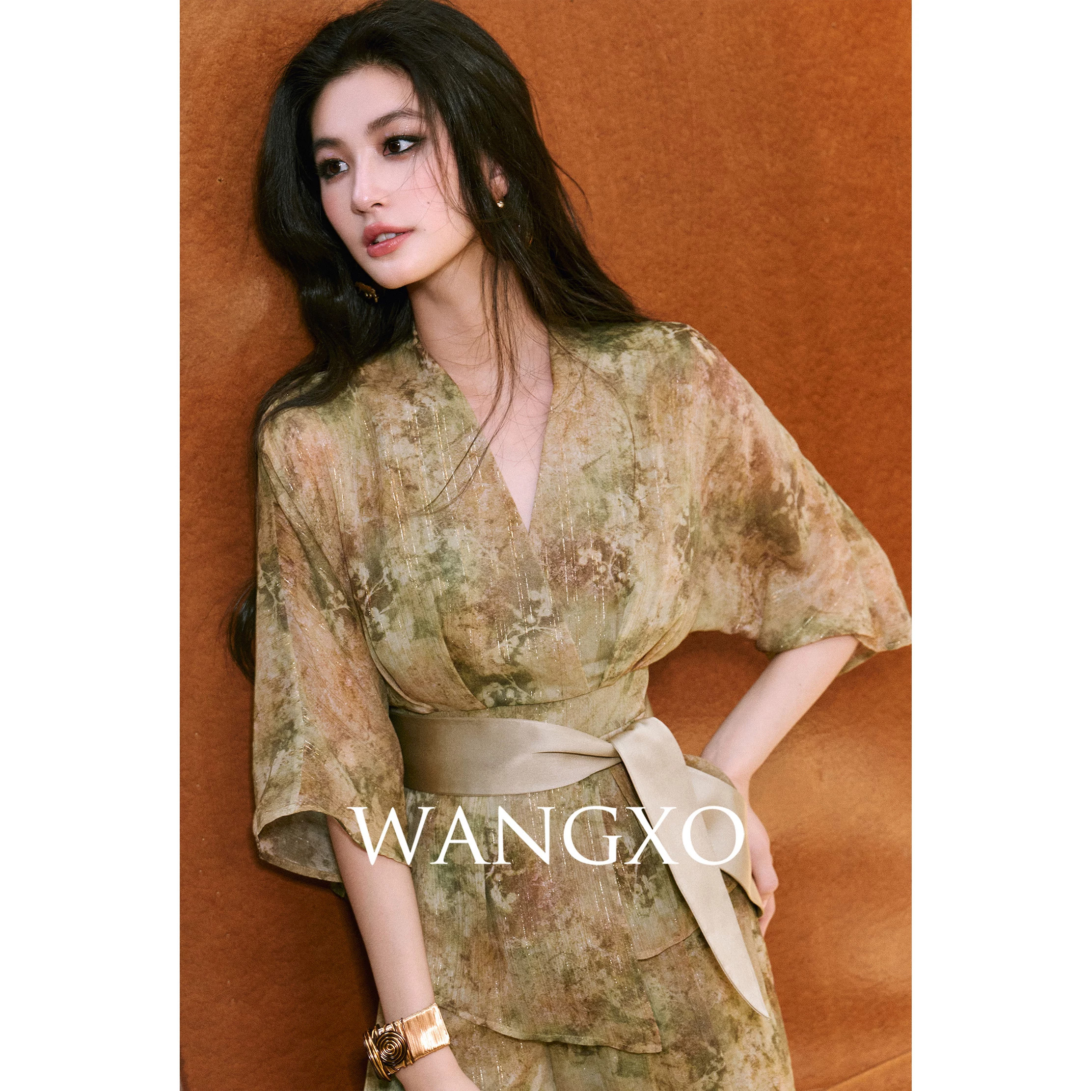 WANGXO｜奢贵金丝乔其绉朦胧晕染水印｜浴袍式交叉系带上衣直筒裤