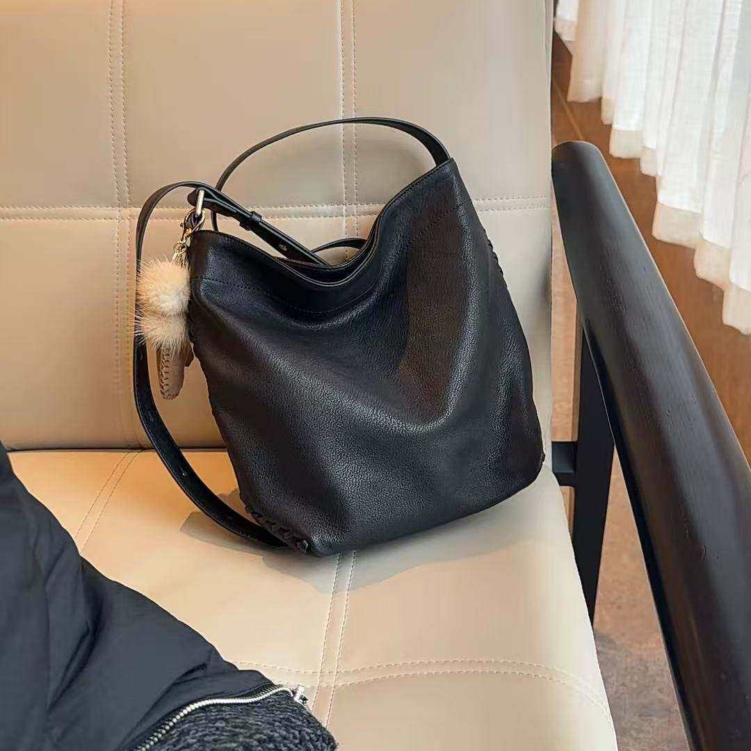 TANGFEEL韩系松弛感水桶包软皮质感通勤包女真皮植鞣羊皮单肩斜挎