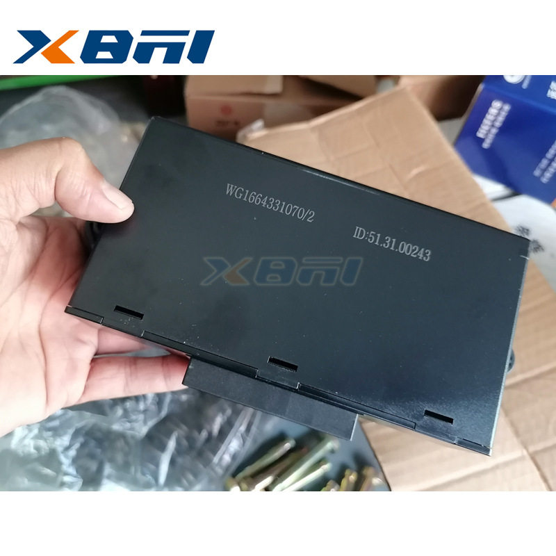 WG1664331070中国重汽豪沃T7H车门控制器HOWO豪沃车门控制开关