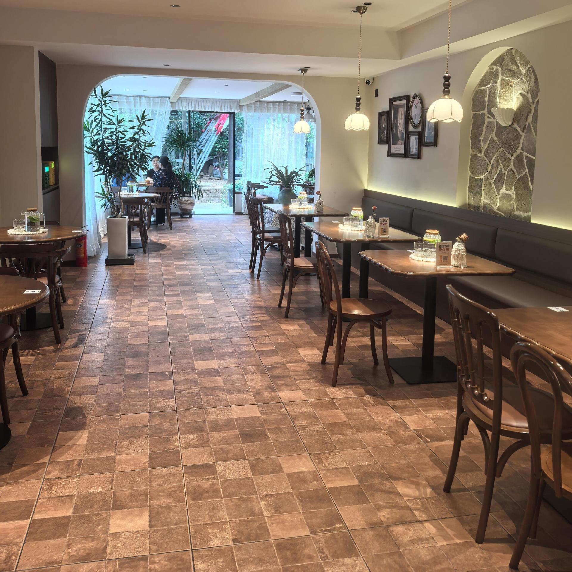 复古风咖啡厅实木桌椅组合奶茶店甜品店商用餐饮店西餐厅方桌椅子