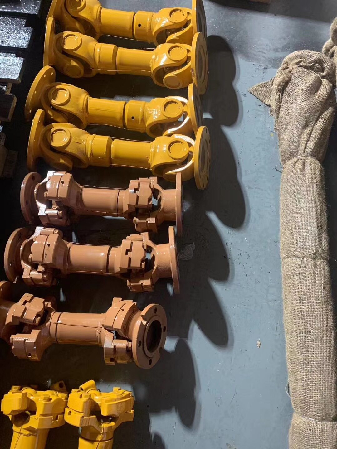 现货供应德工5030装载机前后传动轴总成过桥吊架万向节