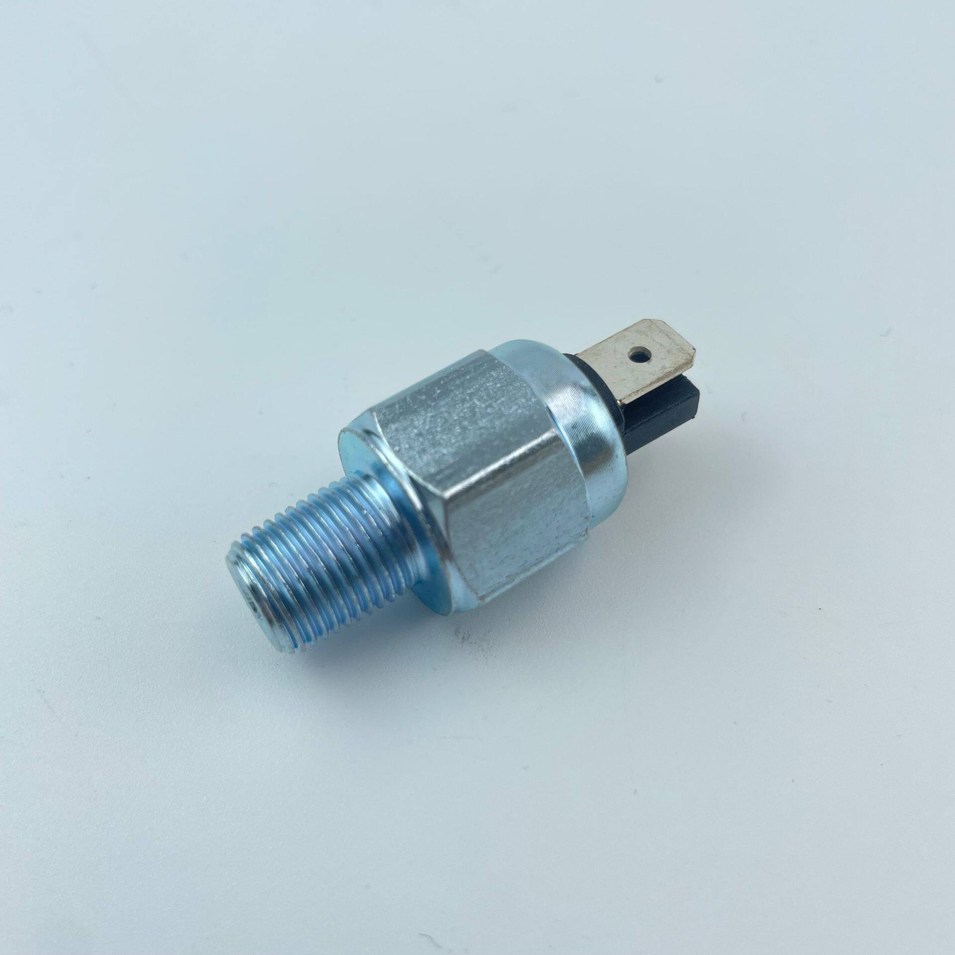 适用哈雷XL883 X48 72 戴娜路王肥仔继承者突破者软尾后刹车开关