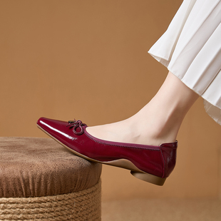 羊皮芭蕾舞法式蝴蝶结浅口单鞋女酒红色漆皮尖头粗跟玛丽珍鞋通勤