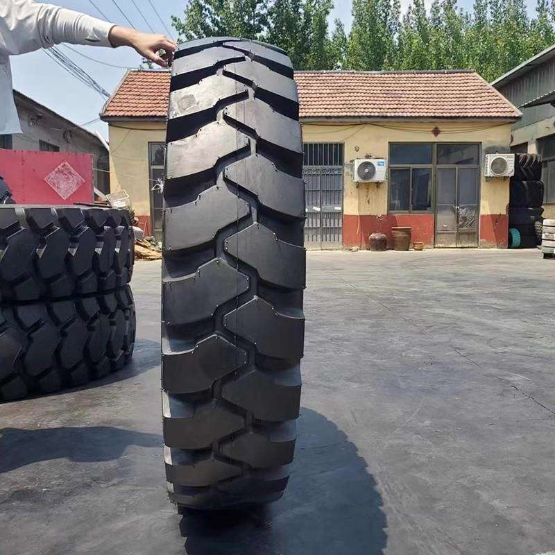 宽体车轮胎 1200-20矿山自卸车隧道专用防爆工程机械轮胎