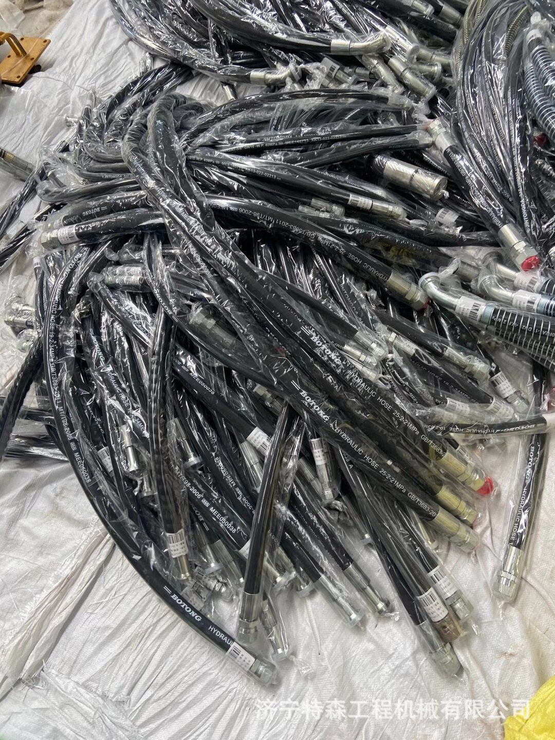 厂家销售三一335 385 465 115挖掘机液压油管 胶管 全车铁管
