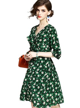 奈昕让您穿着漂亮个性化私人订制 35036 V领七分荷叶袖高腰碎花中