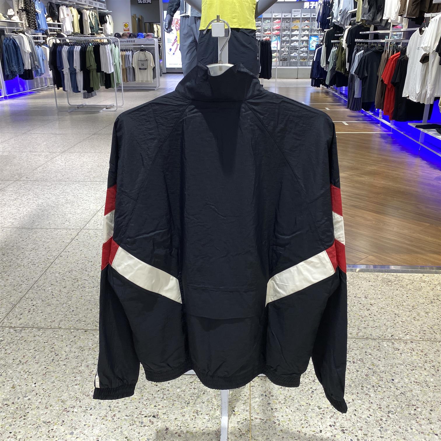 阿迪达斯男曼联2025年透气速干梭织网衬宽松版舒适夹克外套IS6525