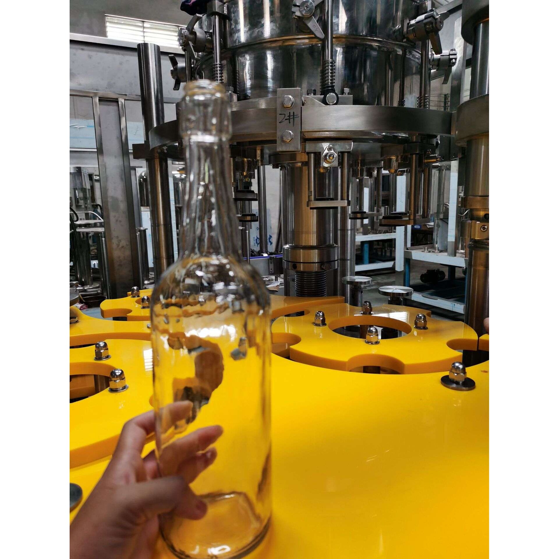 广东厂家供应玻璃瓶啤酒灌装生产线 玻璃瓶啤酒三合一灌装设备