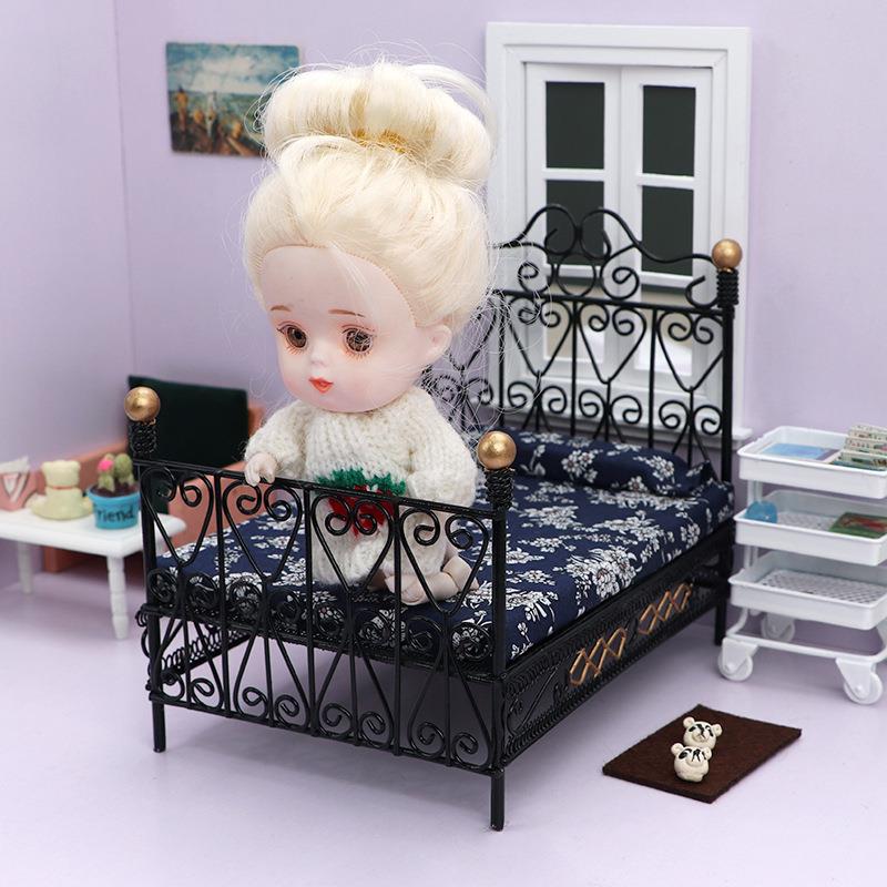1:12娃娃屋dollhouse迷你家具卧室场景摆件黑色袖珍铁艺双人床